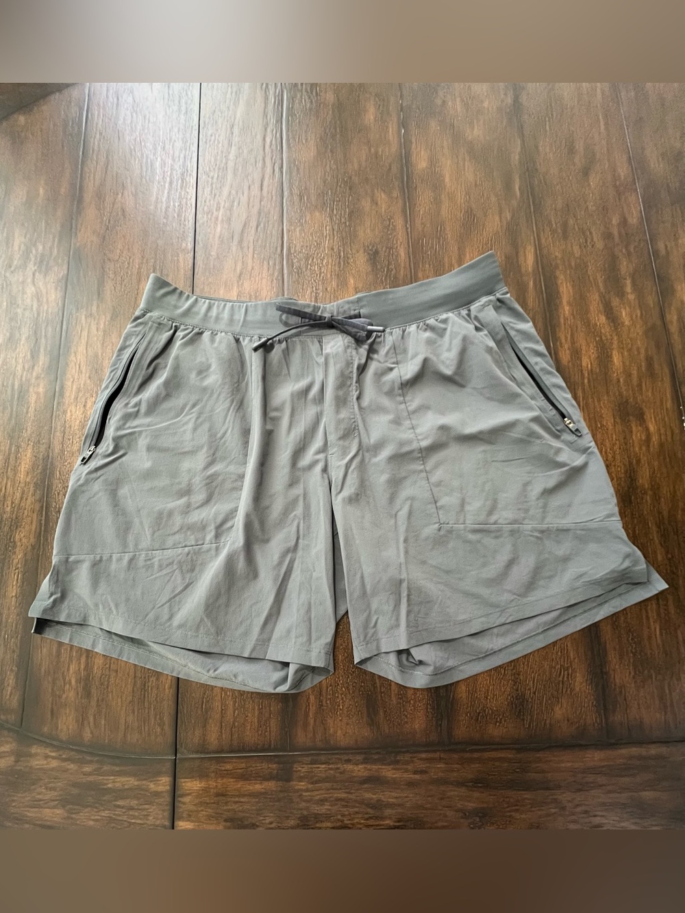 Lululemon Men's Gray Athletic Shorts XL 36" Waist 7" Inseam Drawstring Quick Dry